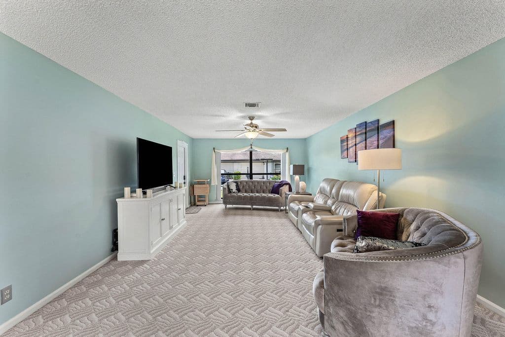 2-bedroom Condo — 4869 Equestrian Road #A