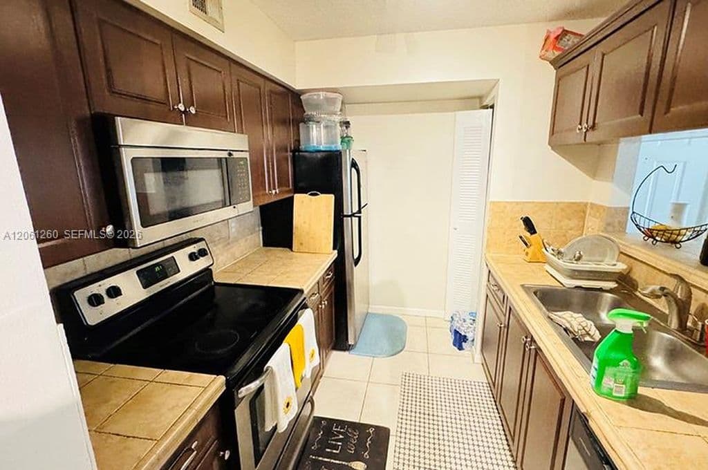 2-bedroom Condo — 1727 Village Blvd APT 108