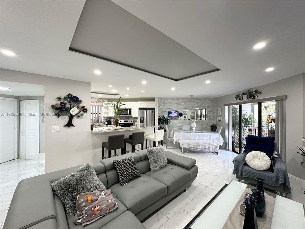 2+1 Condo — 6655 W Broward Blvd APT 201