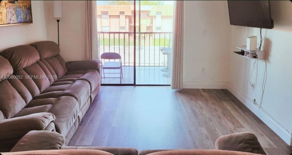 3-bedroom Condo — 6480 W 27th Ct #54-22