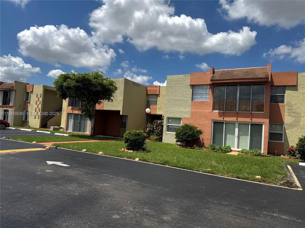 1-bedroom Condo — 9350 W Flagler St APT 105A