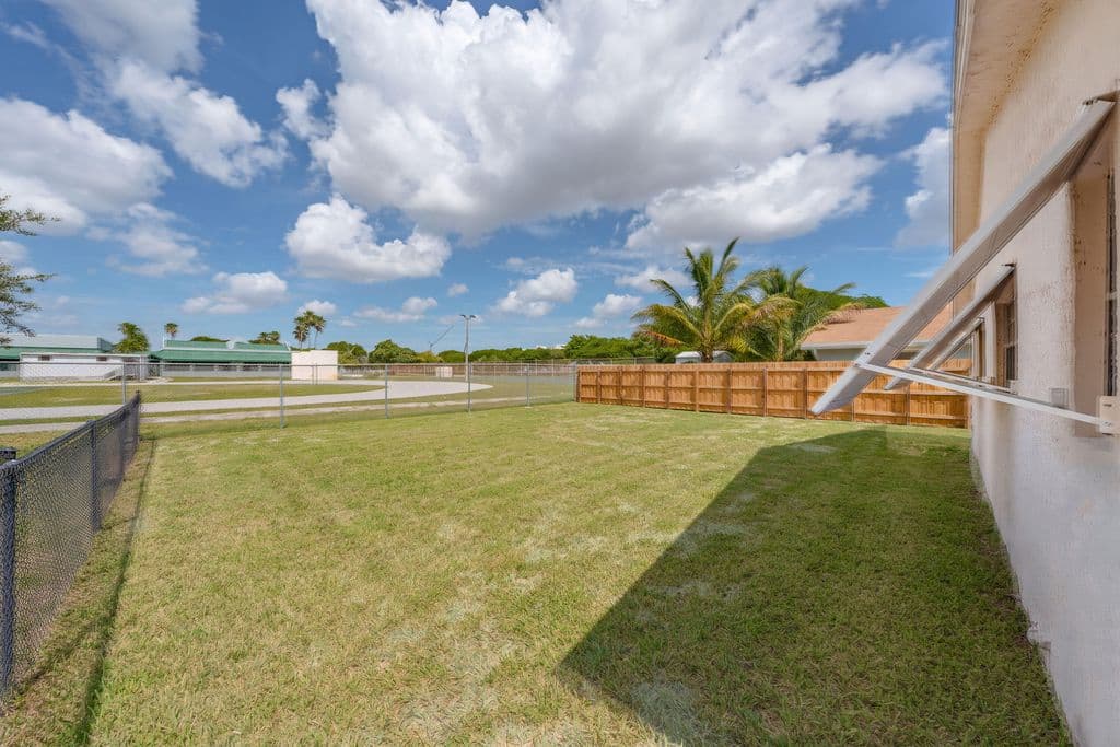 4-bedroom Property — 3411 NE 5 Avenue NE #1-2