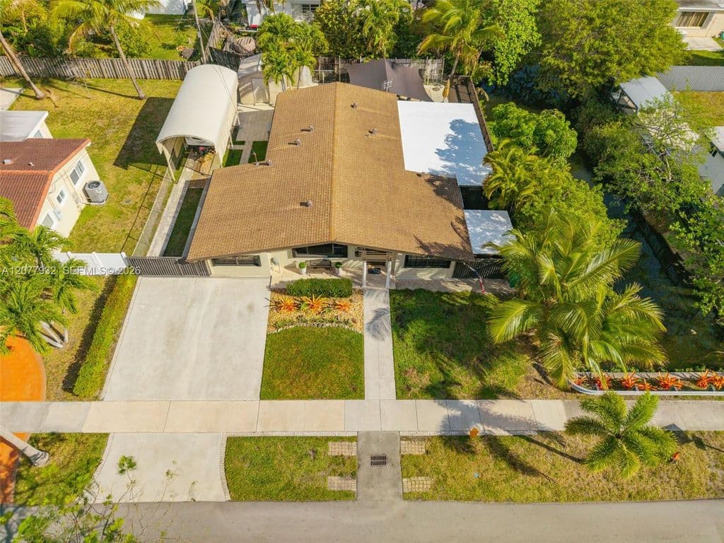 4+1 Müstakil ev — 2485 NE 214th St