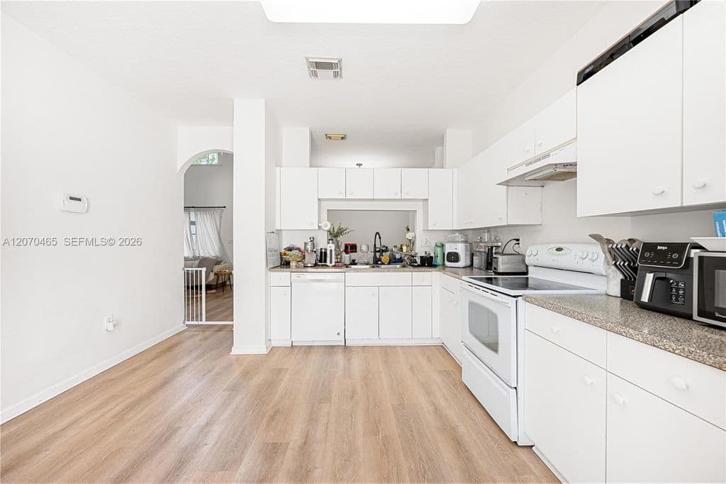 3-bedroom Property — 12877 SW 50th St