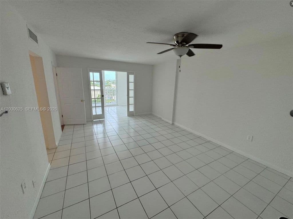 1+1 Condo — 1251 NE 108th St APT 409