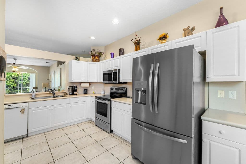 3-bedroom Single-Family Home — 10760 Royal Caribbean Circle