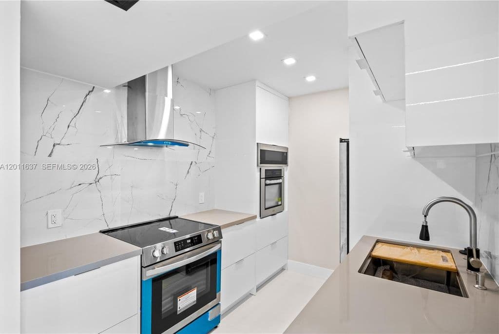 2+1 Condo — 20379 W Country Club Dr APT 1938