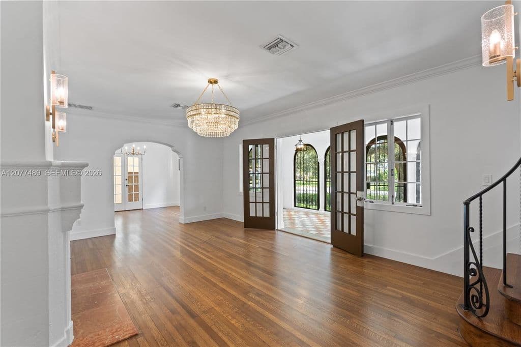 5-bedroom Single-Family Home — 1202 Granada Blvd