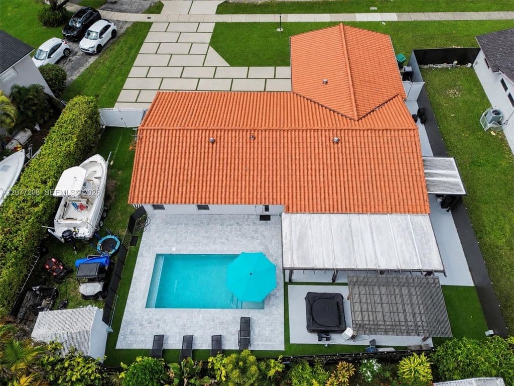 4+1 Müstakil ev — 14111 SW 75th St