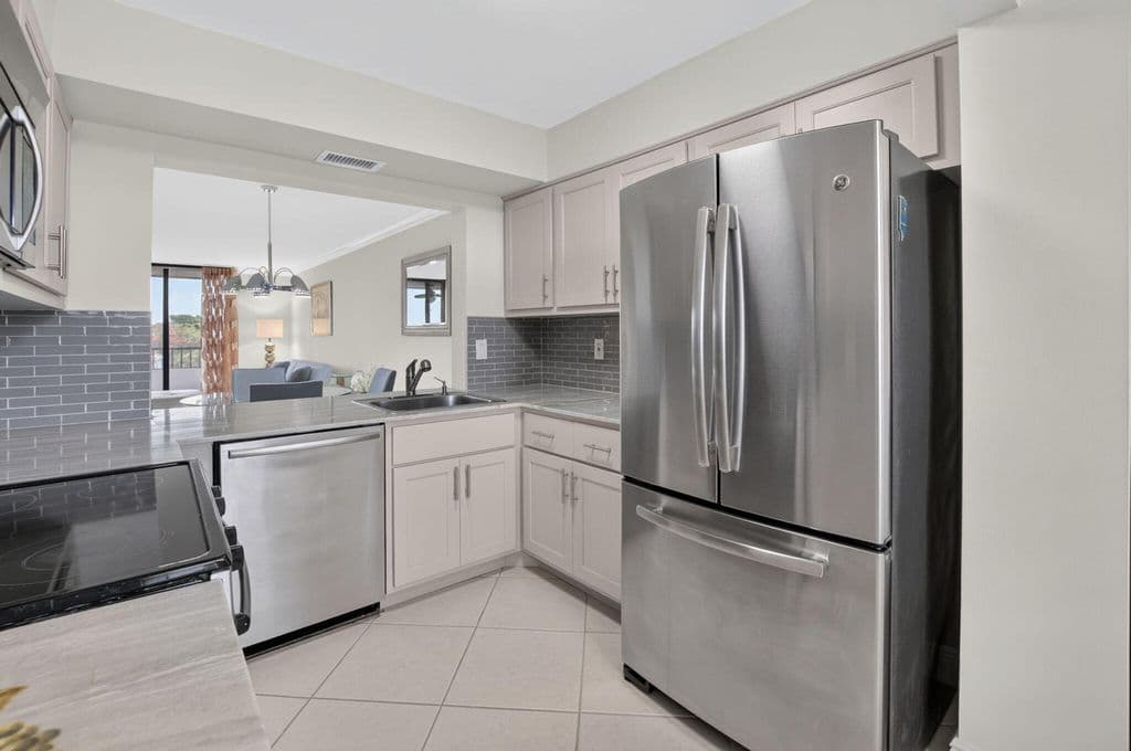 2-bedroom Condo — 2070 Homewood Boulevard #5050