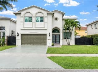 4-bedroom Single-Family Home — 6014 SW 160th Ave, Miami, 33193