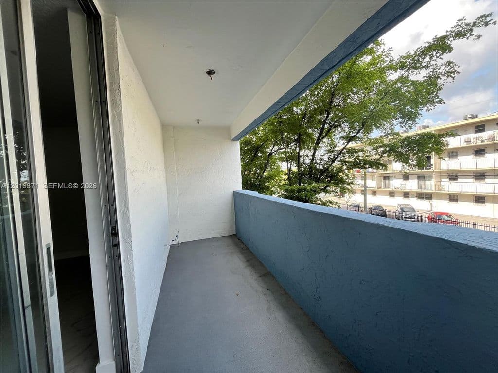 1+1 Condo — 5050 NW 7th St APT 220