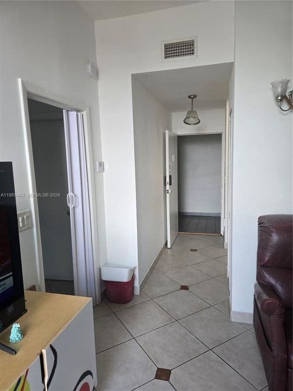 1-bedroom Condo — 7420 W 20th Ave APT 451