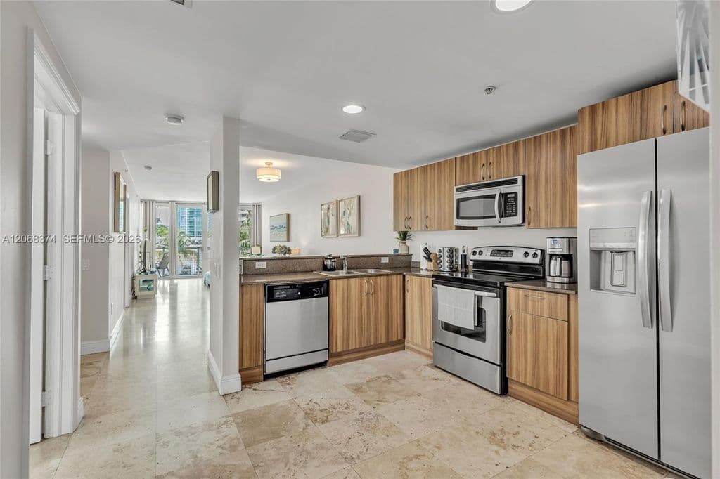 2+1 Condo — 6305 Indian Creek Dr APT 3G