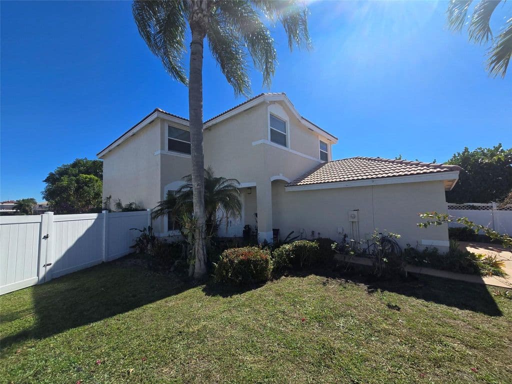 4+1 Müstakil ev — 7082 Middlebury Drive