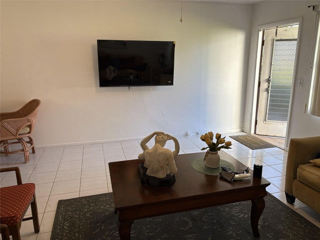 1-bedroom Condo — 91 Preston C #C