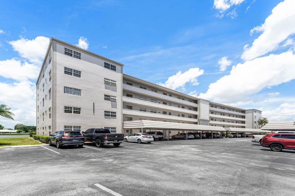 2-bedroom Condo — 250 John F Kennedy Drive #204