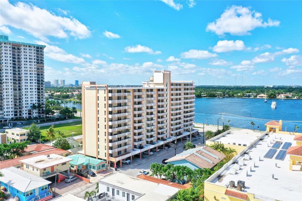 1+1 Condo — 801 S Ocean Drive #605