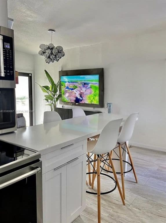 4+1 Müstakil ev — 12445 NW 20th Ave