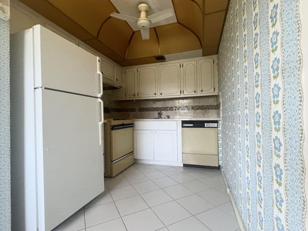 2+1 Condo — 392 Grantham F #392