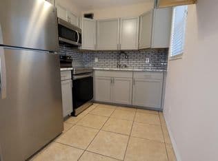 2-bedroom Condo — 208 EASTHAMPTON I, West Palm Beach, 33417