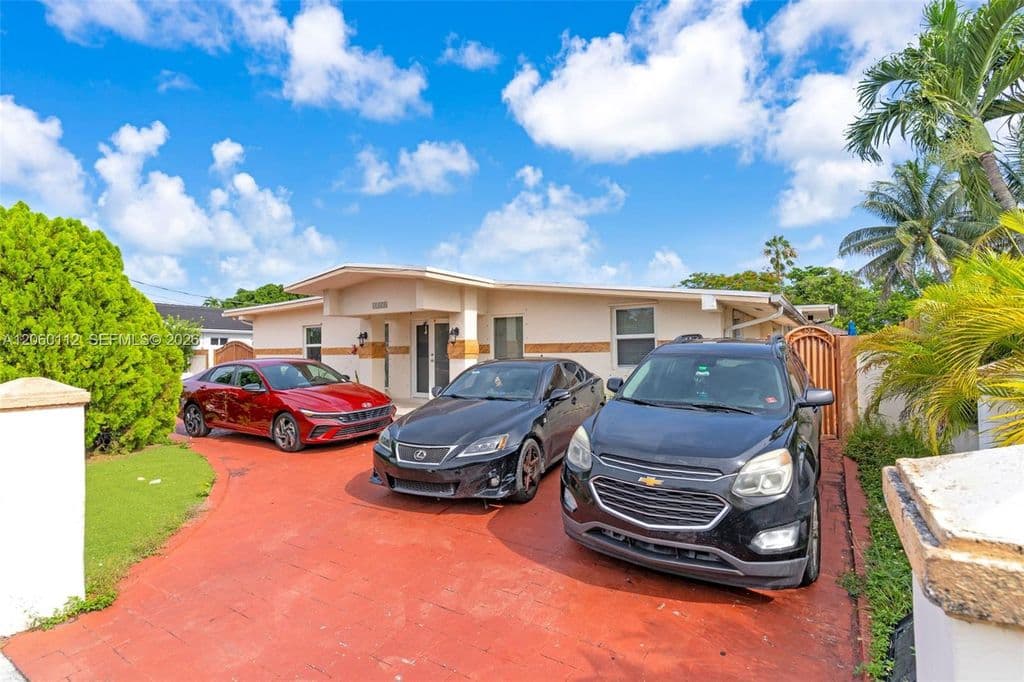 6-bedroom Single-Family Home — 11470 SW 57th Ter