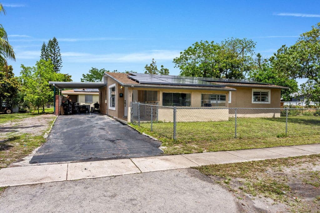 4-bedroom Single-Family Home — 670 SW 29th Avenue