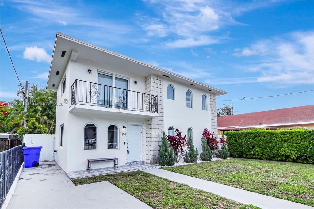 3+1 Mülk — 1359 SW 11th St