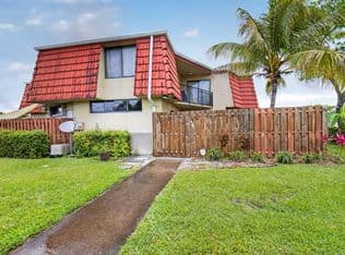 2-bedroom Townhouse — 8385 Trent Court #D, Boca Raton, 33433