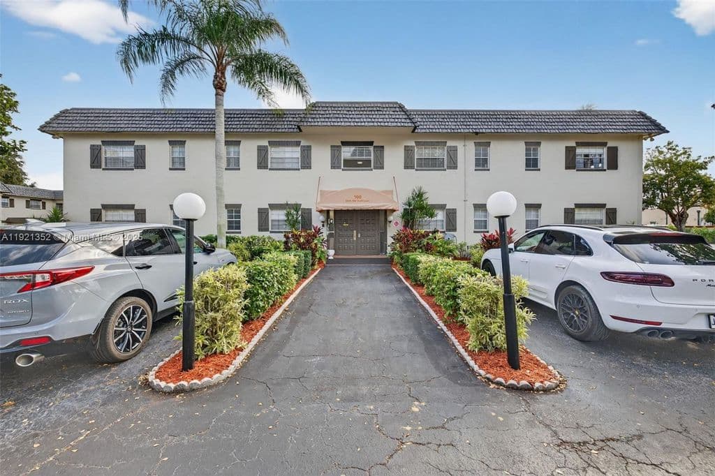 2-bedroom Condo — 5681 SW 2nd Ct APT 117
