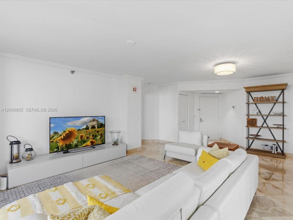 2+1 Condo — 3400 NE 192nd St APT 2001
