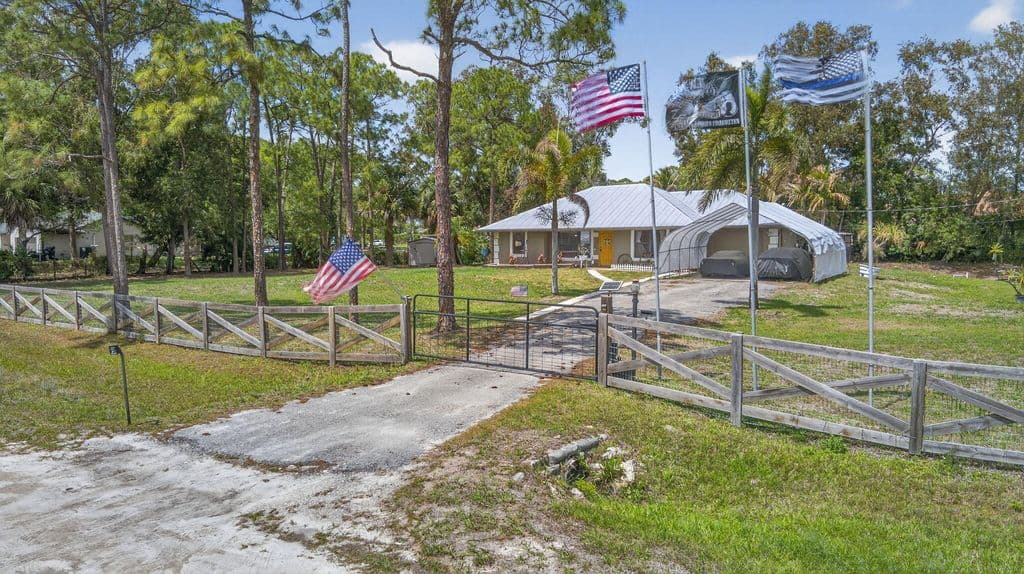 3-bedroom Single-Family Home — 17815 92nd Lane N