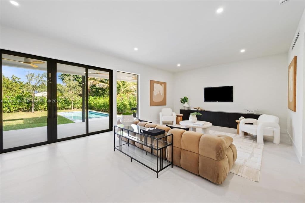 4+1 Müstakil ev — 2127 SW 11th Ter
