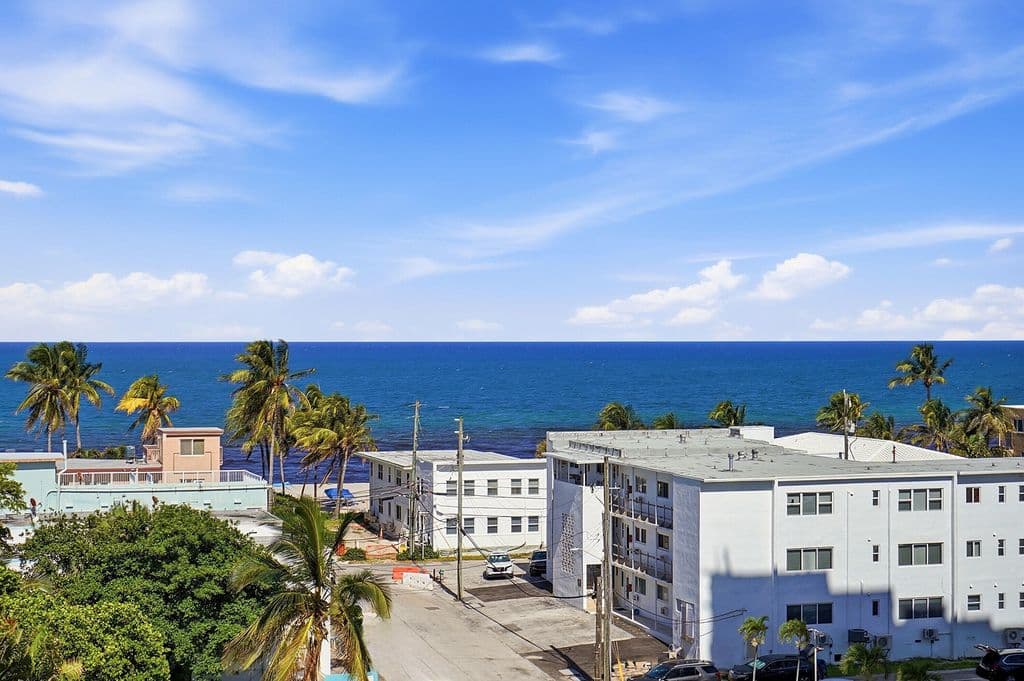 2+1 Condo — 1401 S Ocean Drive #704