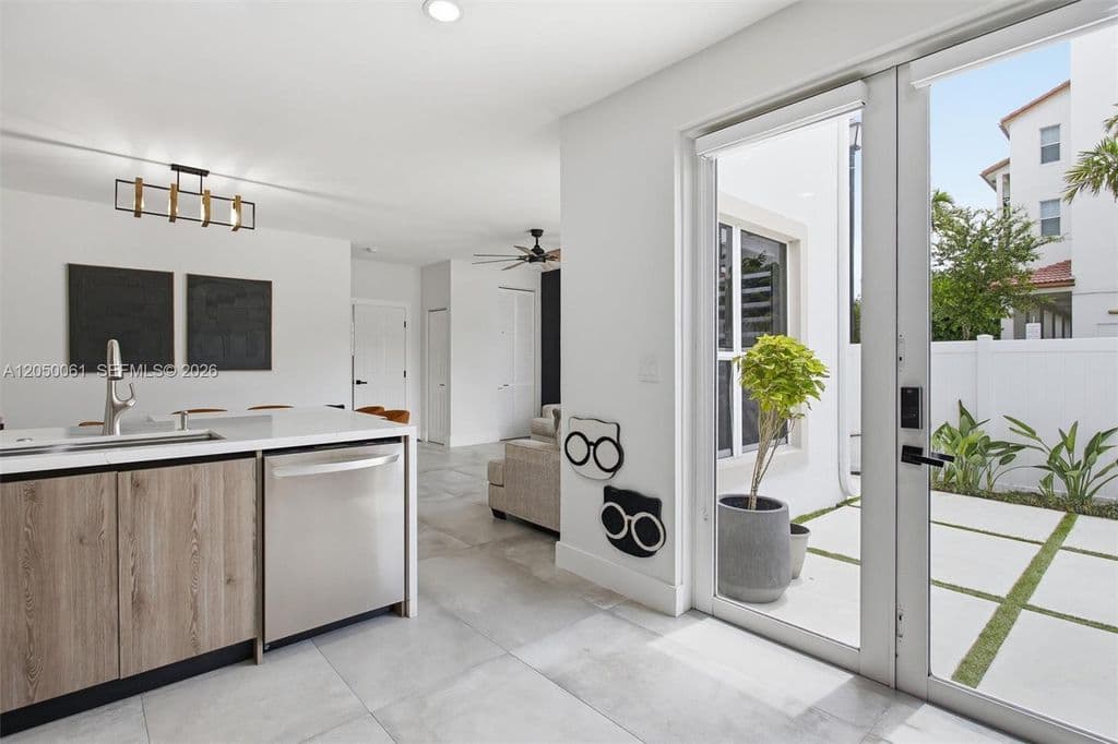 4-bedroom Property — 16930 SW 90th St