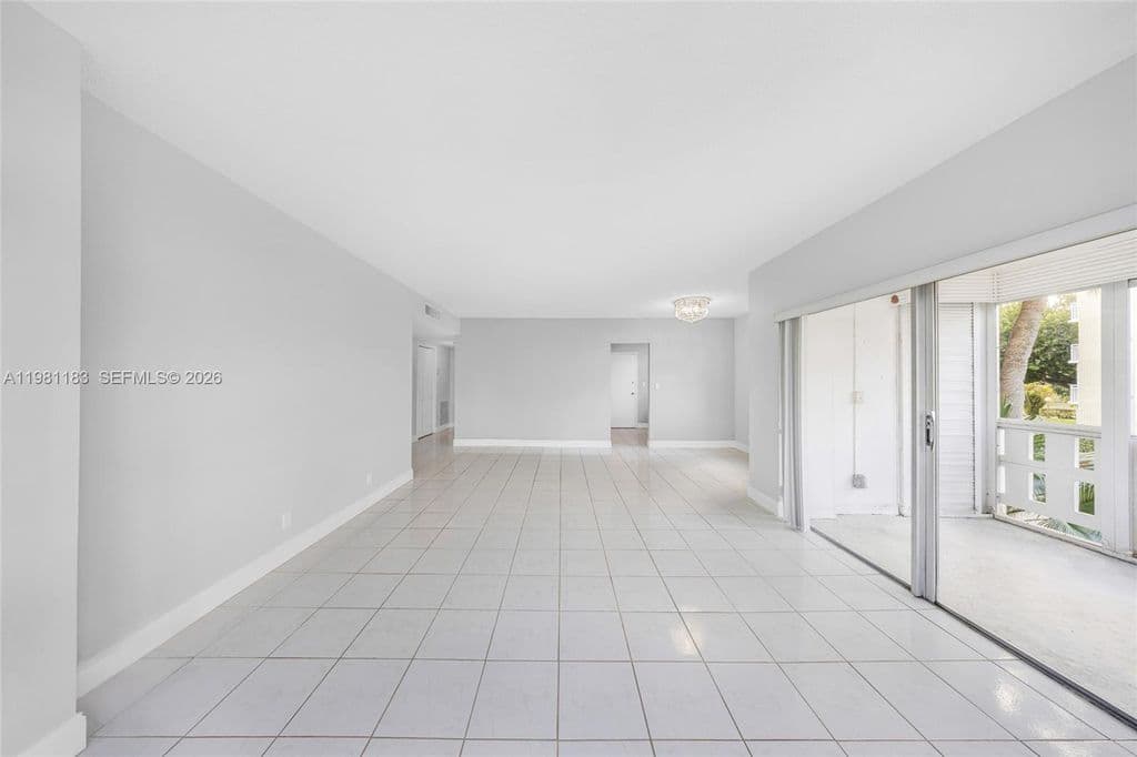2+1 Condo — 4350 Hillcrest Dr APT 200