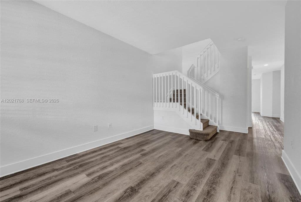 4+1 Mülk — 1445 SE 24th Rd