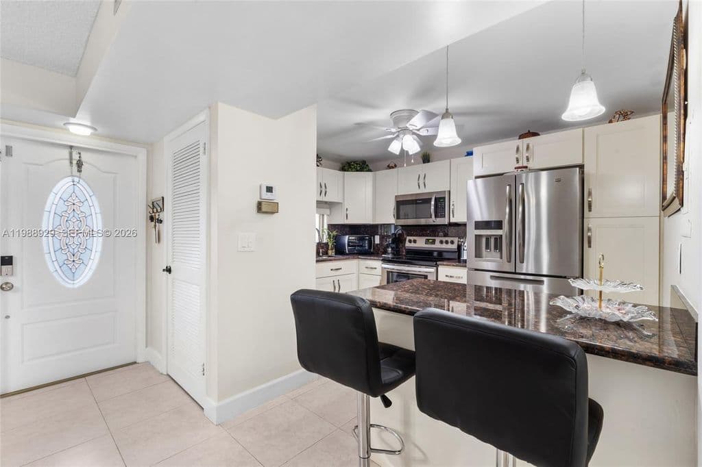 1+1 Condo — 9420 S Hollybrook Lake Dr APT 206