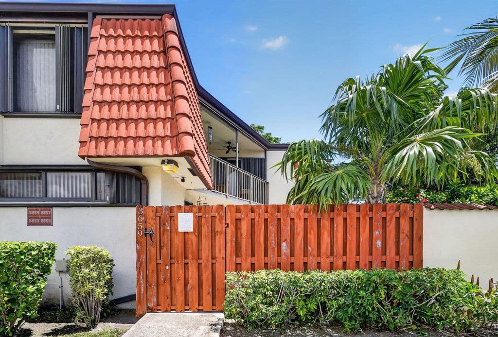 2-bedroom Property — 3659 VICTORIA Drive