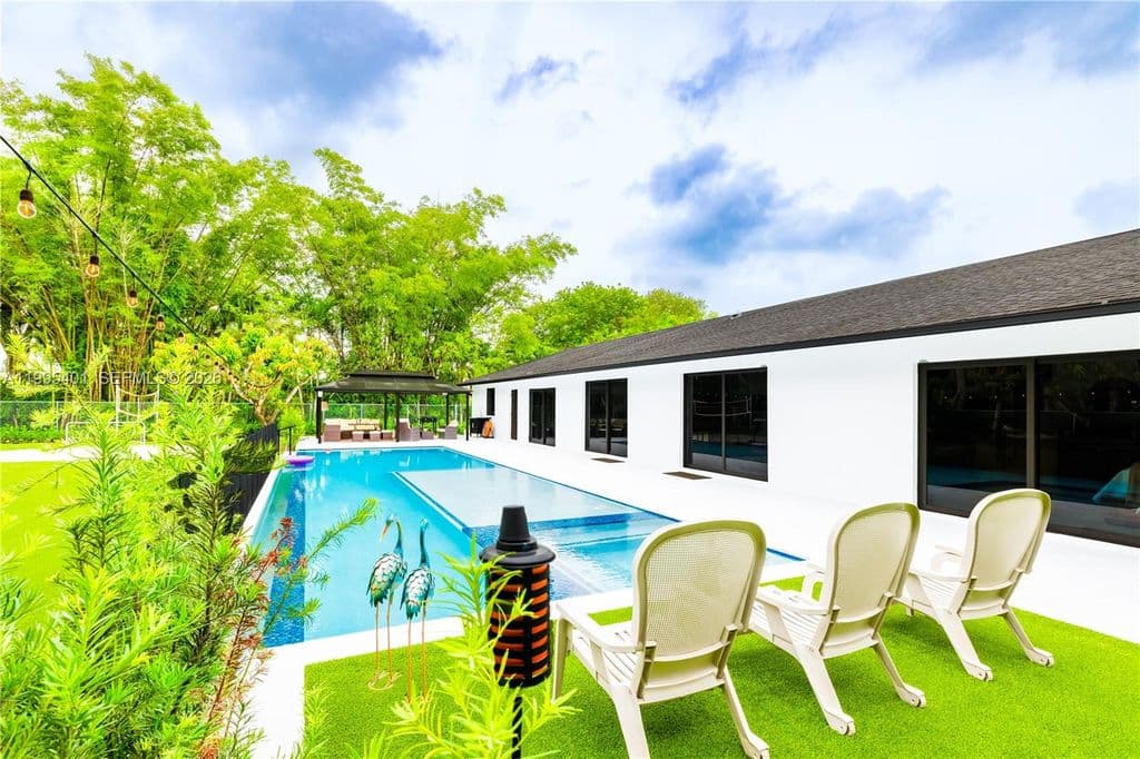 4+1 Müstakil ev — 18840 SW 218th St