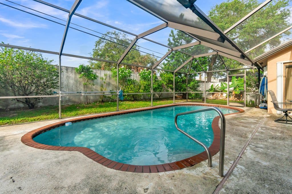 4-bedroom Single-Family Home — 7365 NW 54TH Court