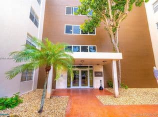 2-bedroom Condo — 6930 Miami Gardens Dr APT 1-410, Hialeah, 33015