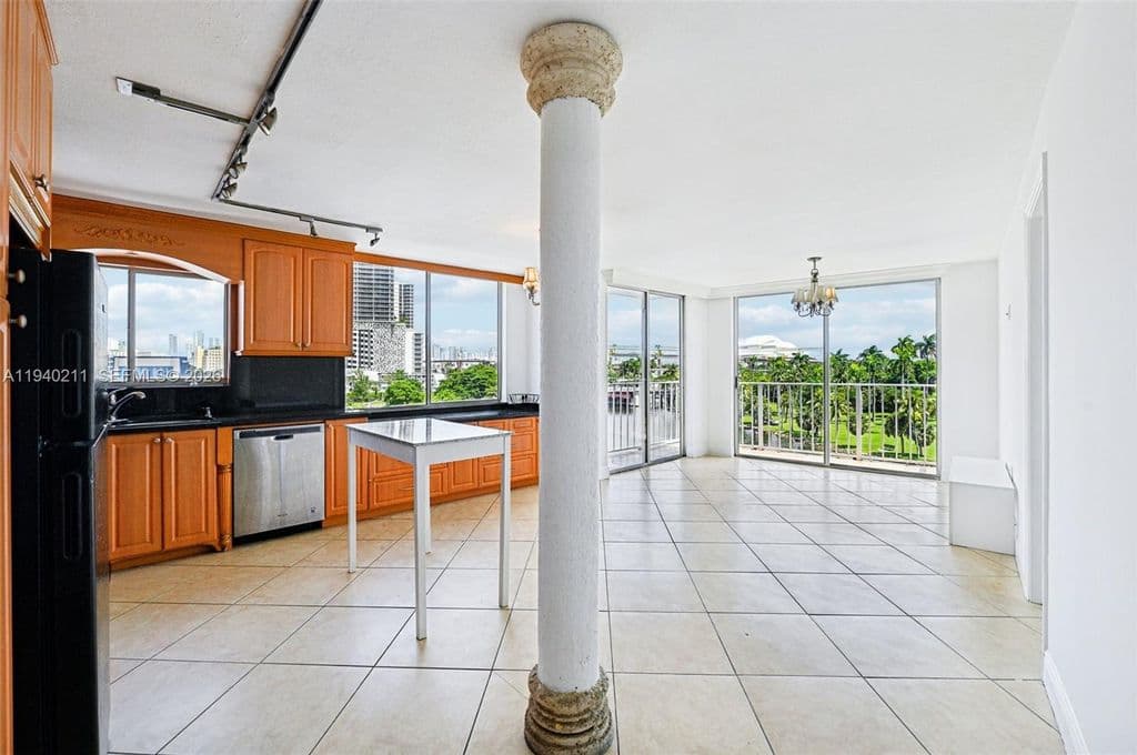 2-bedroom Condo — 1740 NW North River Dr APT 614