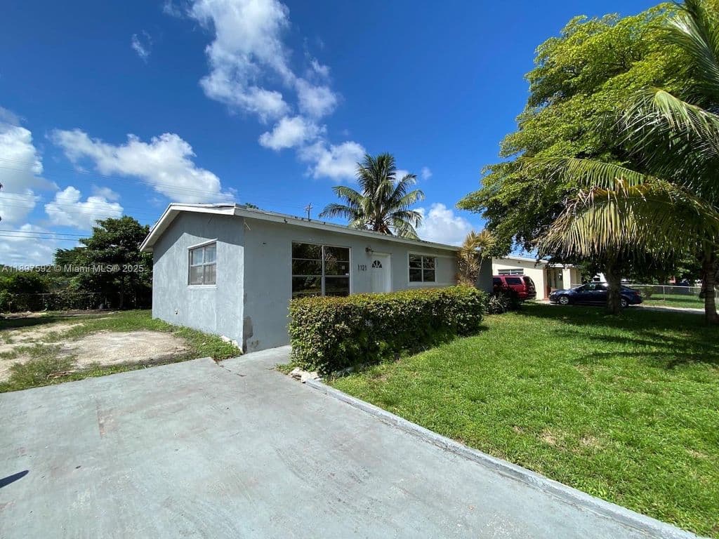 3-bedroom Single-Family Home — 1121 NE 214th St