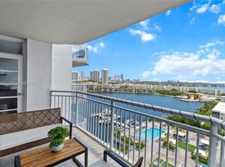 2-bedroom Condo — 18071 Biscayne Blvd APT 1404, Aventura, 33160