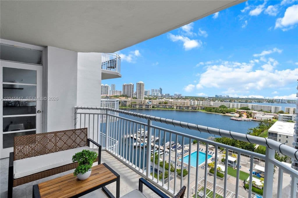 2-bedroom Condo — 18071 Biscayne Blvd APT 1404