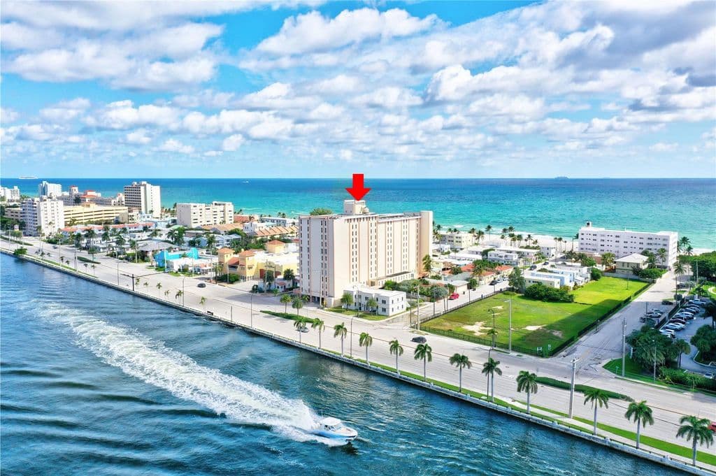 1+1 Condo — 801 S Ocean Drive #605