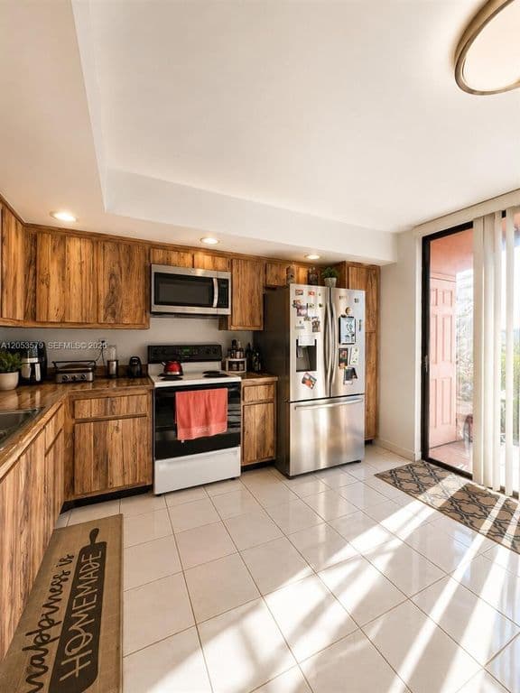 3-bedroom Condo — 8615 NW 8th St APT 414