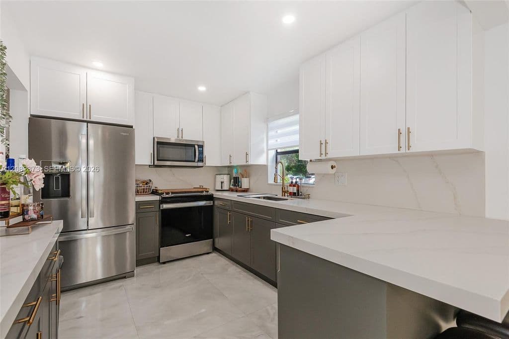 2+1 Mülk — 7101 SW 113th Ave