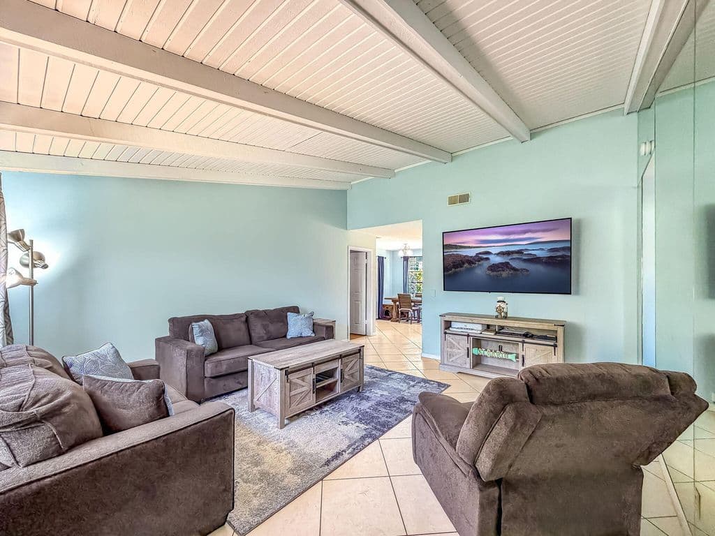 3-bedroom Condo — 39 Vía De Casas Norte